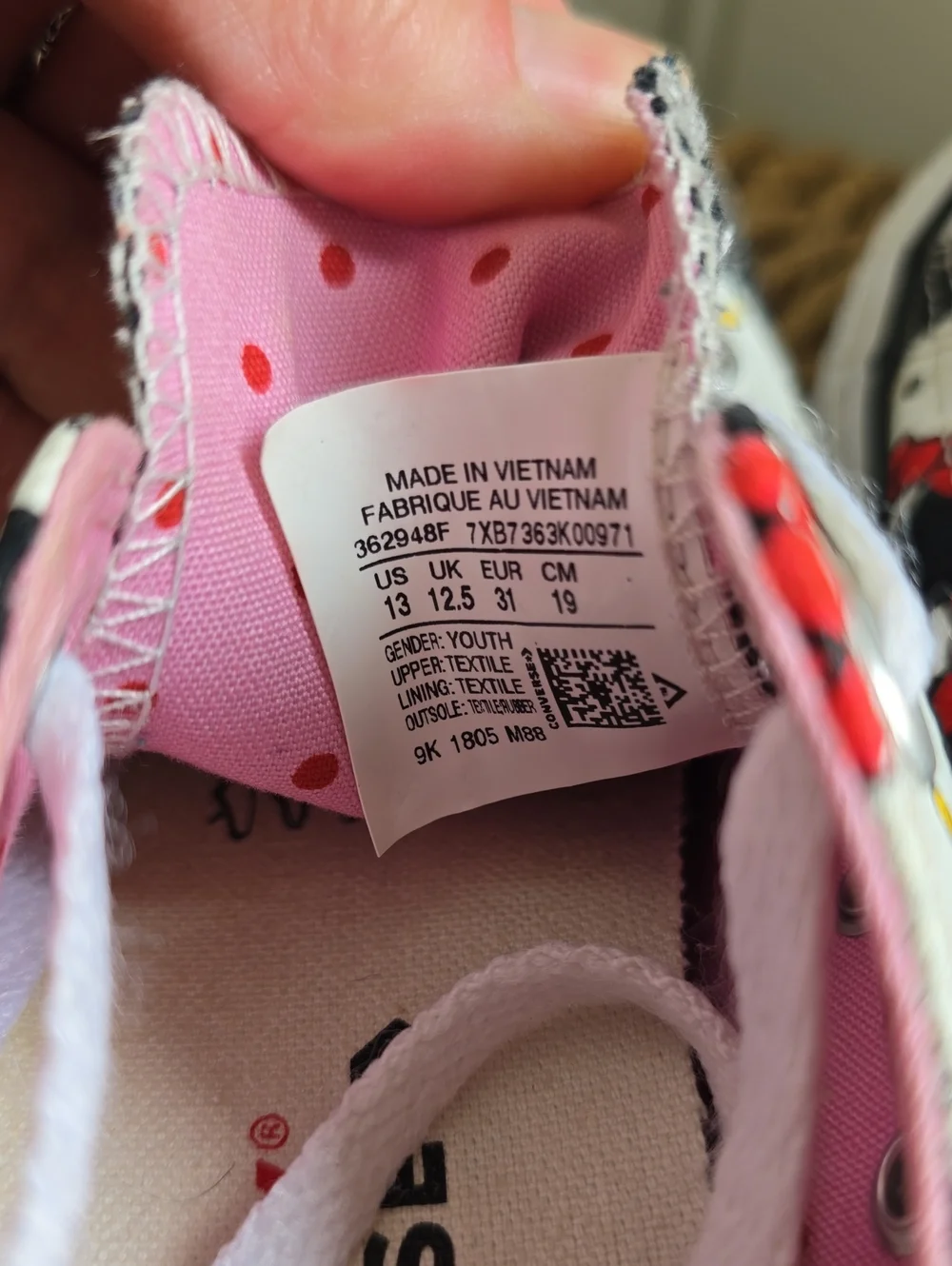 Hello Kitty Converse Chuck Taylor All Star Low-top Sneakers